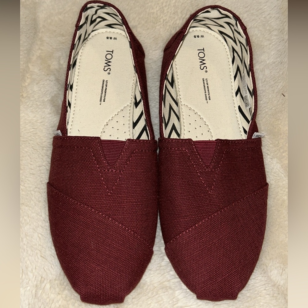Burgundy Tom’s